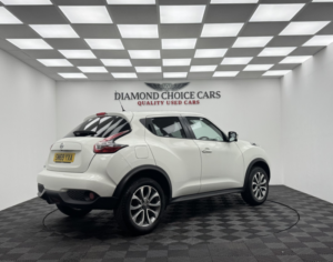 2019 Nissan Juke 1.6 Tekna in White — image 6