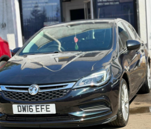2016 Vauxhall Astra 1.4i Design Euro 6 5dr in Black — image 2