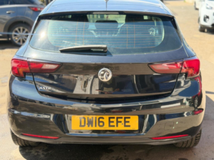 2016 Vauxhall Astra 1.4i Design Euro 6 5dr in Black — image 5