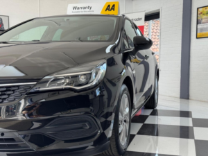 2020 Vauxhall Astra 1.5 Turbo D Se Euro 6 (s/s) 5dr in Black — image 5