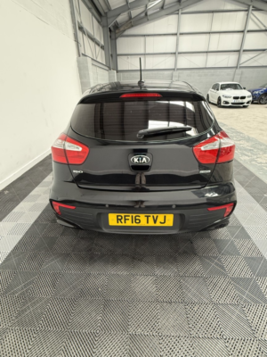 2016 Kia Rio 1.1 Crdi Ecodynamics 2 in Black — image 5