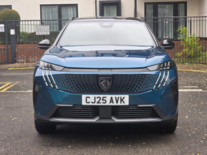 2025 Peugeot 5008 1.2 Gt SUV 5dr Petrol Hybrid E-Dsc6 Euro 6 (s/s) (136 Ps) in Blue — image 2
