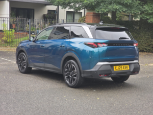 2025 Peugeot 5008 1.2 Gt SUV 5dr Petrol Hybrid E-Dsc6 Euro 6 (s/s) (136 Ps) in Blue — image 4
