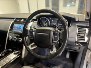 2017 Land Rover Discovery 2.0 Sd4 Hse Auto 4WD Euro 6 (s/s) 5dr in White — image 3
