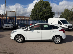2012 Ford Focus 1.0t Ecoboost Edge Euro 5 (s/s) 5dr in White — image 3