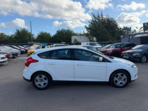 2012 Ford Focus 1.0t Ecoboost Edge Euro 5 (s/s) 5dr in White — image 5