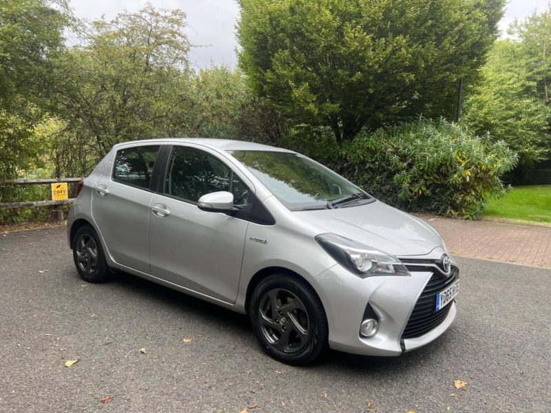 2015 Toyota Yaris 1.5 Vvt-H Icon E-CVT Euro 6 5dr in Silver — image 1