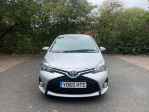 2015 Toyota Yaris 1.5 Vvt-H Icon E-CVT Euro 6 5dr in Silver — image 2