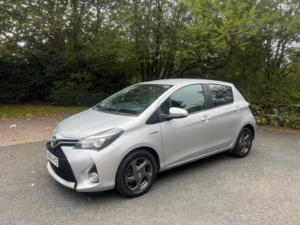 2015 Toyota Yaris 1.5 Vvt-H Icon E-CVT Euro 6 5dr in Silver — image 3