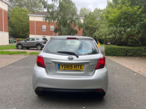 2015 Toyota Yaris 1.5 Vvt-H Icon E-CVT Euro 6 5dr in Silver — image 5