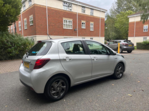 2015 Toyota Yaris 1.5 Vvt-H Icon E-CVT Euro 6 5dr in Silver — image 6
