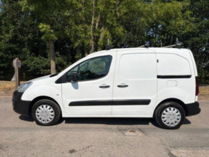 2017 Citroen Berlingo 1.6 Bluehdi 850 Enterprise L1 5dr in White — image 4
