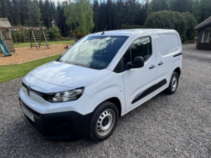2024 Citroen Berlingo Mt6 Enterprise in White — image 2