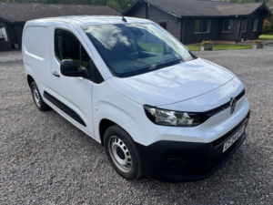 2024 Citroen Berlingo Mt6 Enterprise in White — image 4