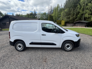 2024 Citroen Berlingo Mt6 Enterprise in White — image 5