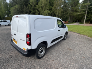 2024 Citroen Berlingo Mt6 Enterprise in White — image 6