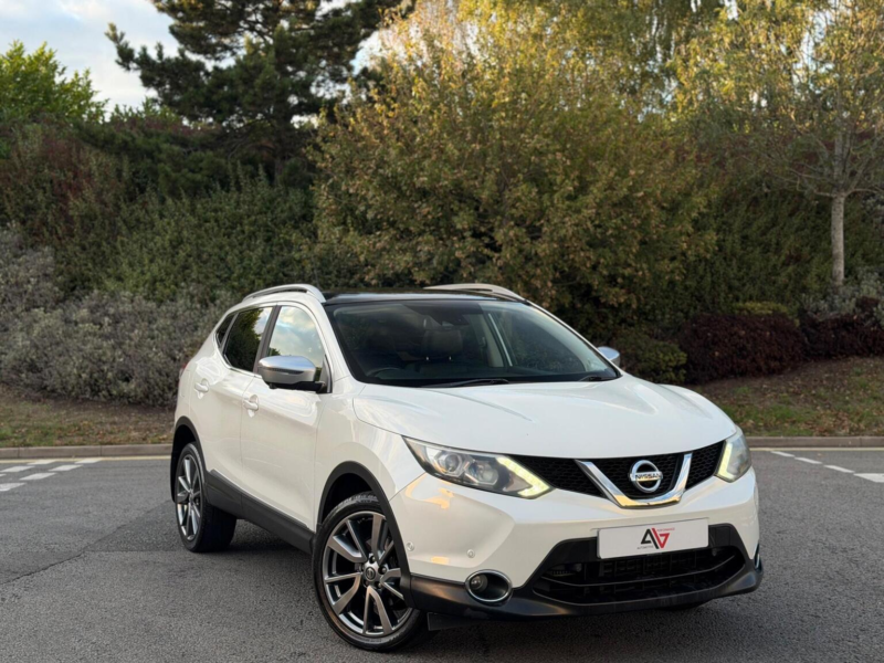 2014 Nissan Qashqai 1.6 Dci Tekna 4WD Euro 5 (s/s) 5dr in White — image 1
