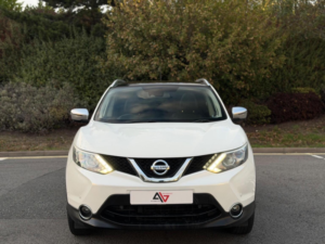 2014 Nissan Qashqai 1.6 Dci Tekna 4WD Euro 5 (s/s) 5dr in White — image 2