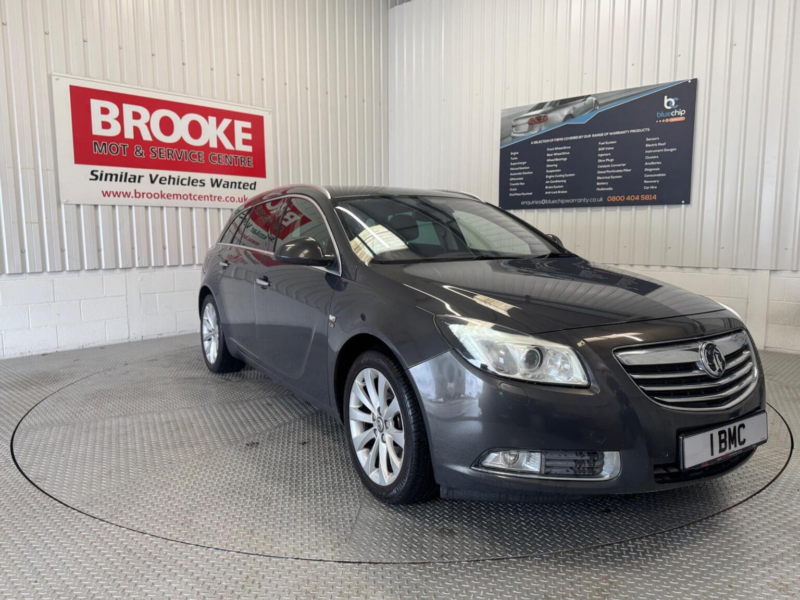 2013 Vauxhall Insignia 2.0 Cdti Elite Sports Tourer Auto Euro 5 5dr in Grey — image 1