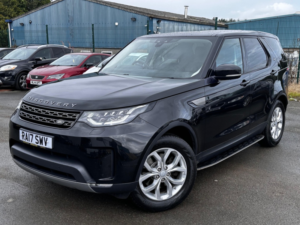 2017 Land Rover Discovery 2.0 Sd4 Se in Black — image 3