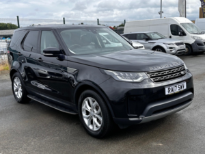 2017 Land Rover Discovery 2.0 Sd4 Se in Black — image 6