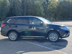 2018 Mitsubishi Outlander 2.4 Outlander 4h PHEV CVT 4WD 5dr in Black — image 2