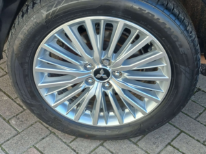 2018 Mitsubishi Outlander 2.4 Outlander 4h PHEV CVT 4WD 5dr in Black — image 6
