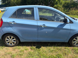 2014 Kia Picanto 1.3 2 in Blue — image 2