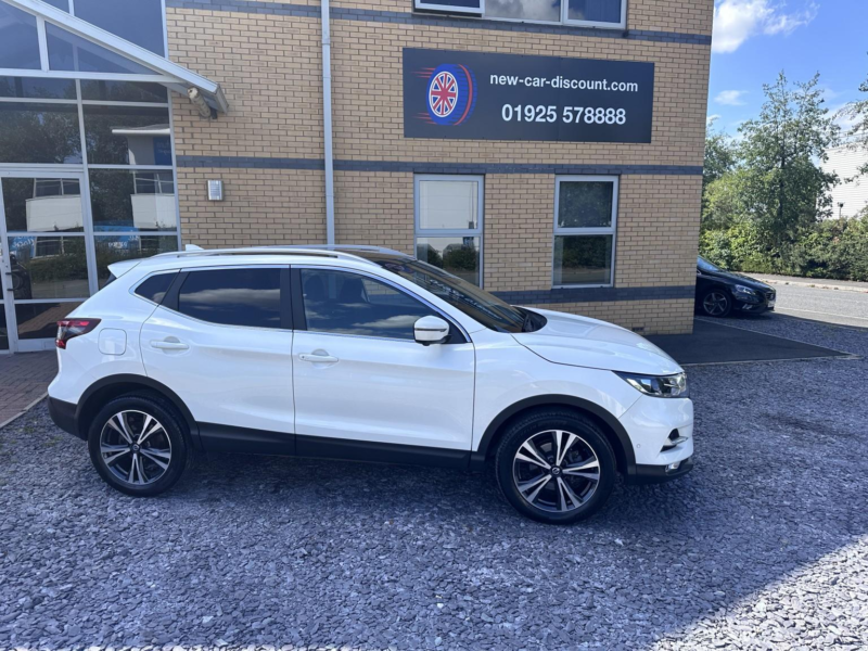 2020 Nissan Qashqai 1.3 Dig-T N-Connecta in White — image 1