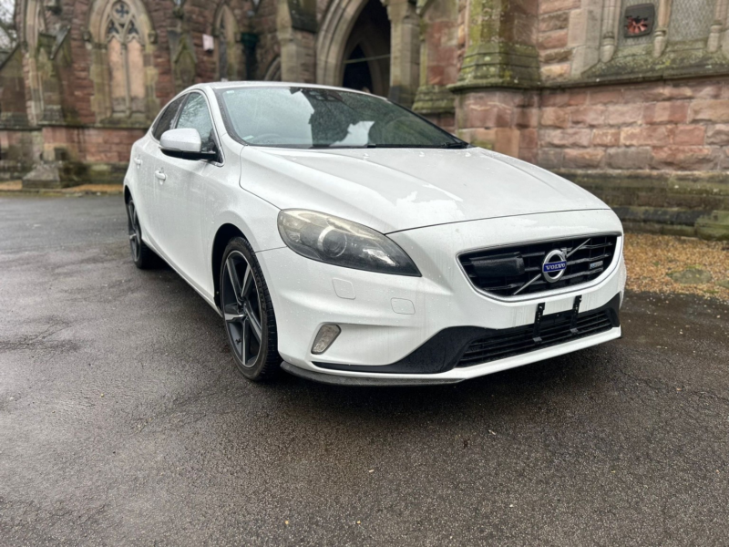2014 Volvo V40 2.0 D2 R-Design Lux Nav in White — image 1