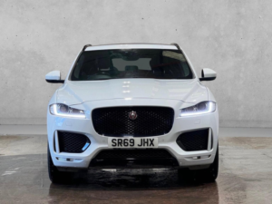 2019 Jaguar F-Pace 2.0 D180 Chequered Flag Auto AWD Euro 6 (s/s) 5dr in White — image 5