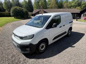 2024 Citroen Berlingo 1.5 Berlingo Pv M Bhdi 1.5 100 S&s Mt6 Enterprise in White — image 2
