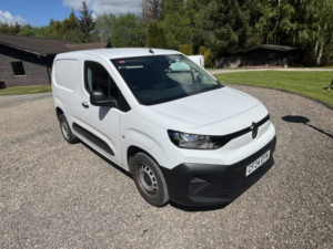 2024 Citroen Berlingo 1.5 Berlingo Pv M Bhdi 1.5 100 S&s Mt6 Enterprise in White — image 4