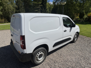 2024 Citroen Berlingo 1.5 Berlingo Pv M Bhdi 1.5 100 S&s Mt6 Enterprise in White — image 6