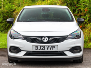 2021 Vauxhall Astra 1.2 Turbo Griffin Edition Euro 6 (s/s) 5dr in White — image 2