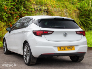 2021 Vauxhall Astra 1.2 Turbo Griffin Edition Euro 6 (s/s) 5dr in White — image 5