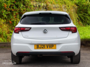 2021 Vauxhall Astra 1.2 Turbo Griffin Edition Euro 6 (s/s) 5dr in White — image 6