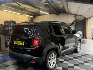 2015 Jeep Renegade 1.4 Renegade My16 1.4 Multiair Ii 140hp Longitude in Black — image 4