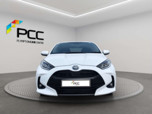 2021 Toyota Yaris 1.5 Yaris Design Hev CVT 5dr in White — image 2
