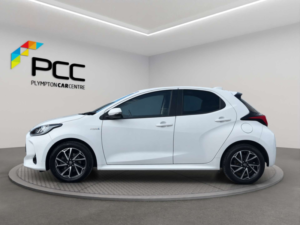 2021 Toyota Yaris 1.5 Yaris Design Hev CVT 5dr in White — image 5
