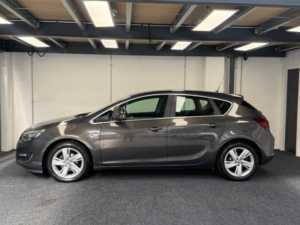 2013 Vauxhall Astra 1.4t 16v Sri Euro 5 5dr — image 3