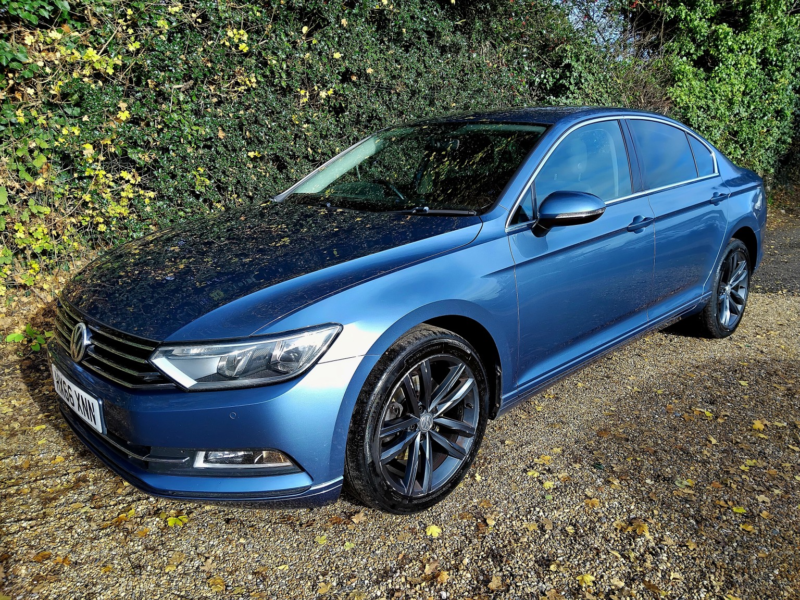 2016 Volkswagen Passat 1.6 Tdi Bluemotion Tech Se Business in Blue — image 1