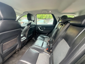 2017 Land Rover Discovery Sport Td4 Se Tech in Grey — image 5