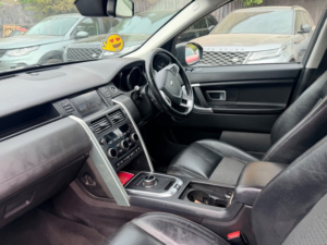 2017 Land Rover Discovery Sport Td4 Se Tech in Grey — image 6