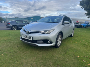 2017 Toyota Auris 1.2 Vvt-I Icon Touring Sports 5dr Petrol Manual Euro 6 (s/s) (safety Sense) (116 Ps) in Silver — image 2