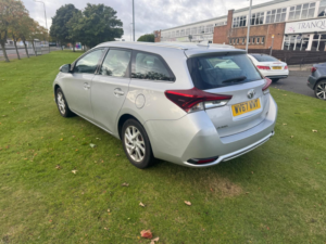 2017 Toyota Auris 1.2 Vvt-I Icon Touring Sports 5dr Petrol Manual Euro 6 (s/s) (safety Sense) (116 Ps) in Silver — image 3