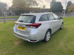 2017 Toyota Auris 1.2 Vvt-I Icon Touring Sports 5dr Petrol Manual Euro 6 (s/s) (safety Sense) (116 Ps) in Silver — image 4
