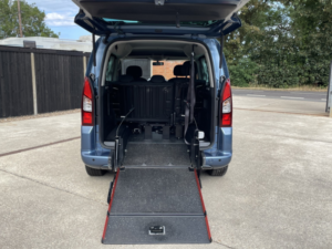 2018 Peugeot Partner 1.6 Blue Hdi 100 Tepee Horizon – Allied Mobility Conversion Wheelchair Adapted Wav 5 Seats in Blue — image 2