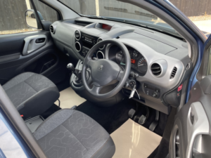 2018 Peugeot Partner 1.6 Blue Hdi 100 Tepee Horizon – Allied Mobility Conversion Wheelchair Adapted Wav 5 Seats in Blue — image 3