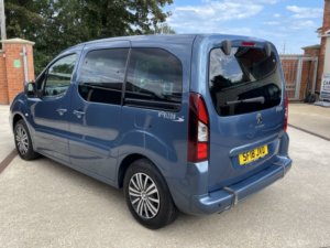 2018 Peugeot Partner 1.6 Blue Hdi 100 Tepee Horizon – Allied Mobility Conversion Wheelchair Adapted Wav 5 Seats in Blue — image 6